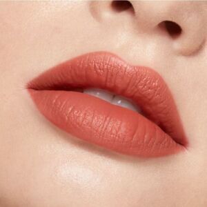 KYLIE  Matte Lipstick Rendevoux